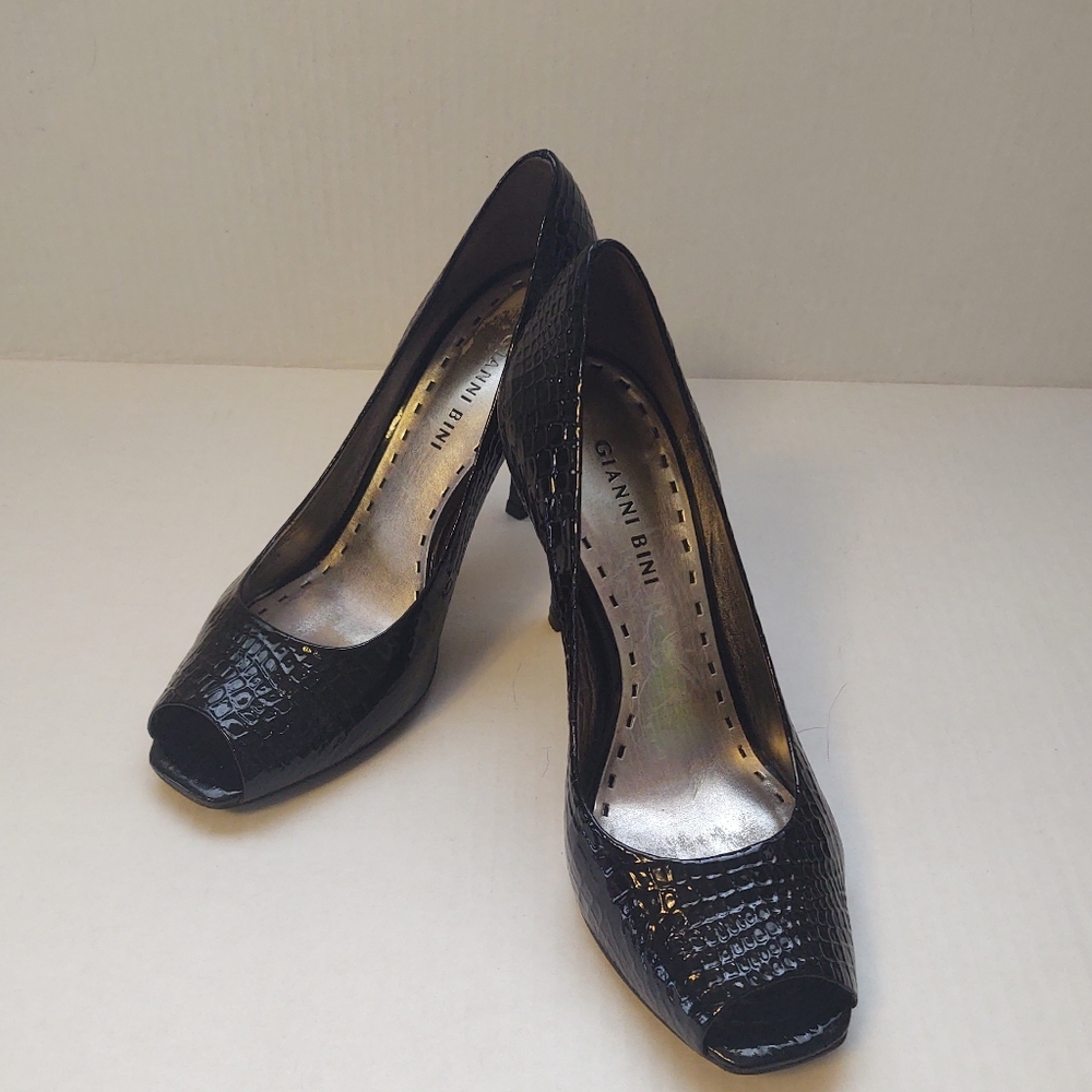 GIANNI BINI Black Leather Faux Crocodile Print High Heels Size 8M